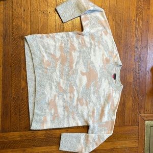 Vince Camuto pink/gray camo sweater